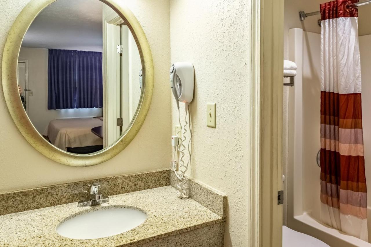 Red Roof Inn Columbus - Taylorsville מראה חיצוני תמונה